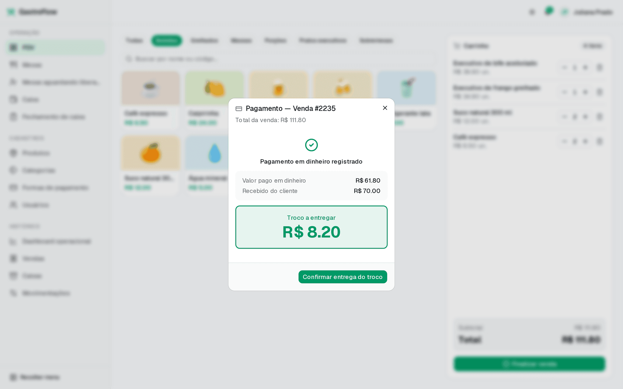Diálogo de pagamento da venda #2235, total de R$ 111,80: R$ 50,00 pagos em PIX e o restante, R$ 61,80, em dinheiro com R$ 70,00 recebidos. Em destaque, o troco a entregar de R$ 8,20 e o botão Confirmar entrega do troco.